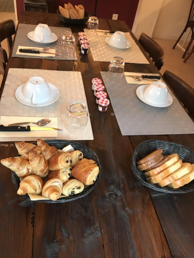 Le Cafe De La Promenade Bed & Breakfast Бургей Екстериор снимка