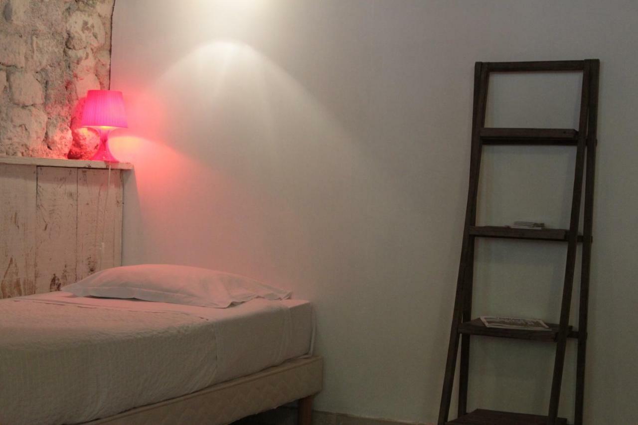 Le Cafe De La Promenade Bed & Breakfast Бургей Екстериор снимка