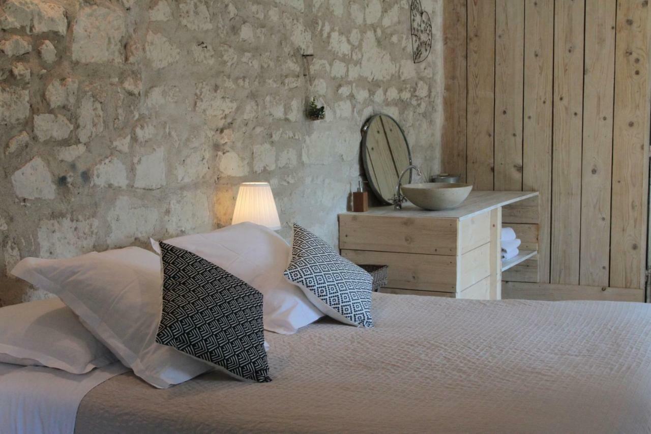 Le Cafe De La Promenade Bed & Breakfast Бургей Екстериор снимка