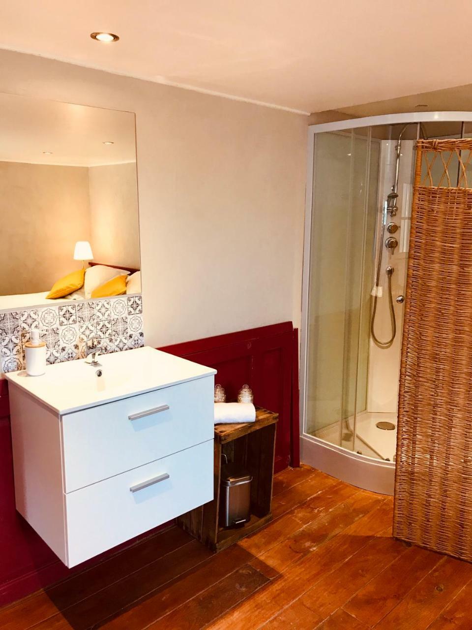 Le Cafe De La Promenade Bed & Breakfast Бургей Екстериор снимка